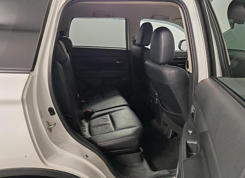 Mitsubishi Outlander, III Рестайлинг 2 2.0 CVT (146 л.с.) 4WD