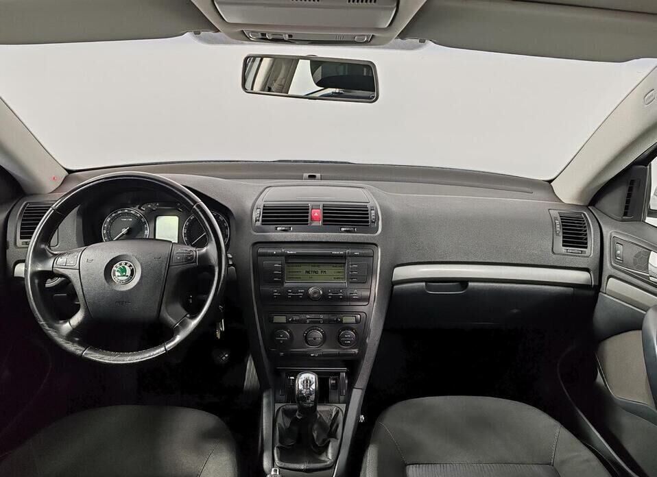 Skoda Octavia, II (A5) 1.6 MT (102 л.с.)
