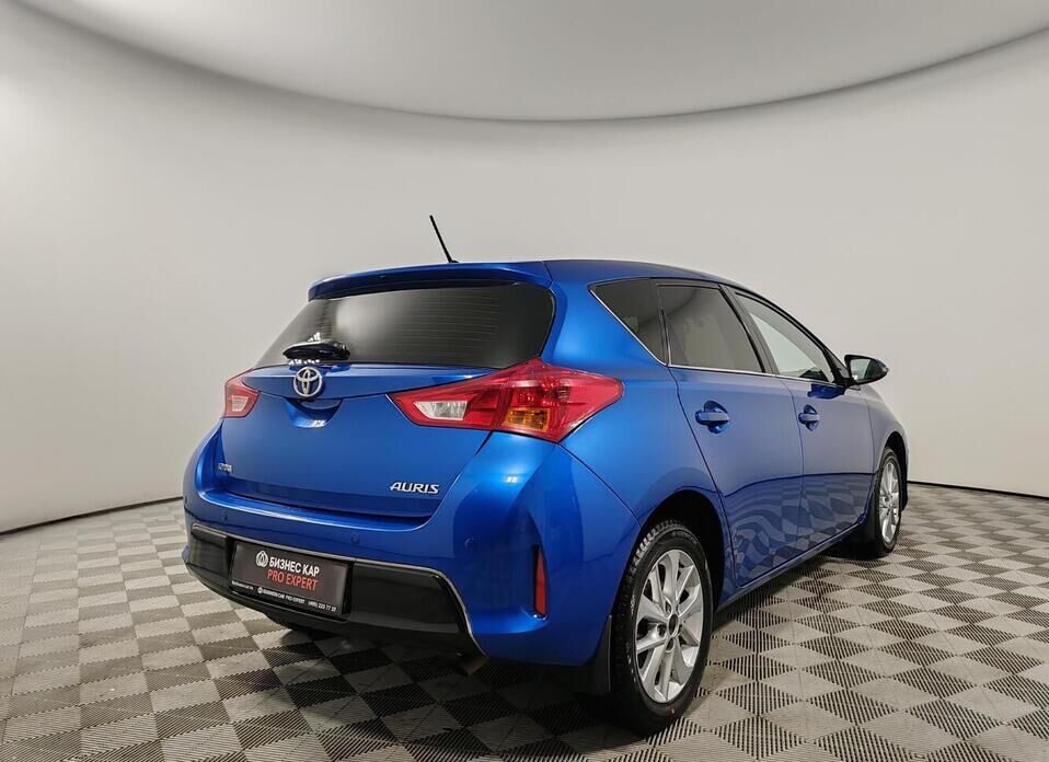 Toyota Auris, II 1.6 CVT (132 л.с.)