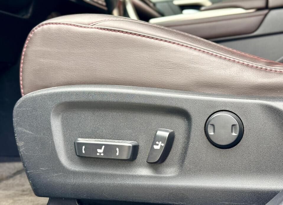 Lexus RX, IV Рестайлинг 300 2.0 AT (238 л.с.) 4WD