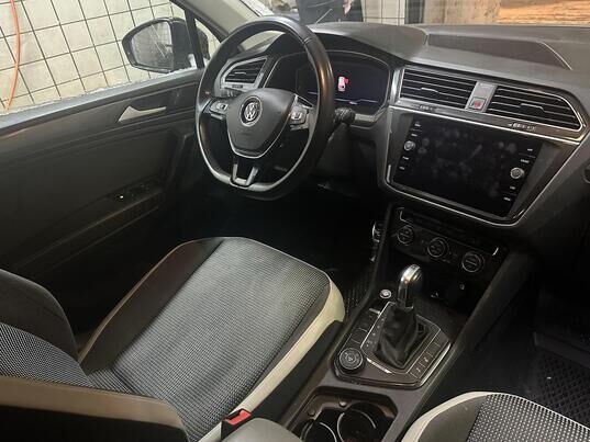 Volkswagen Tiguan, 2019&nbsp;г., 100&nbsp;734&nbsp;км