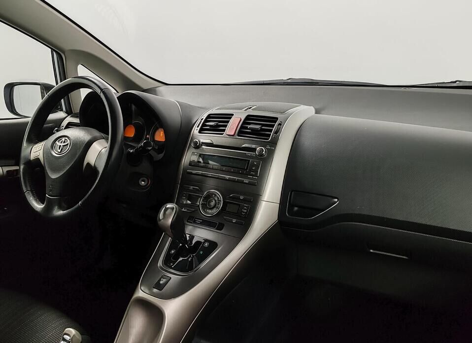 Toyota Auris, I 1.6 AMT (124 л.с.)