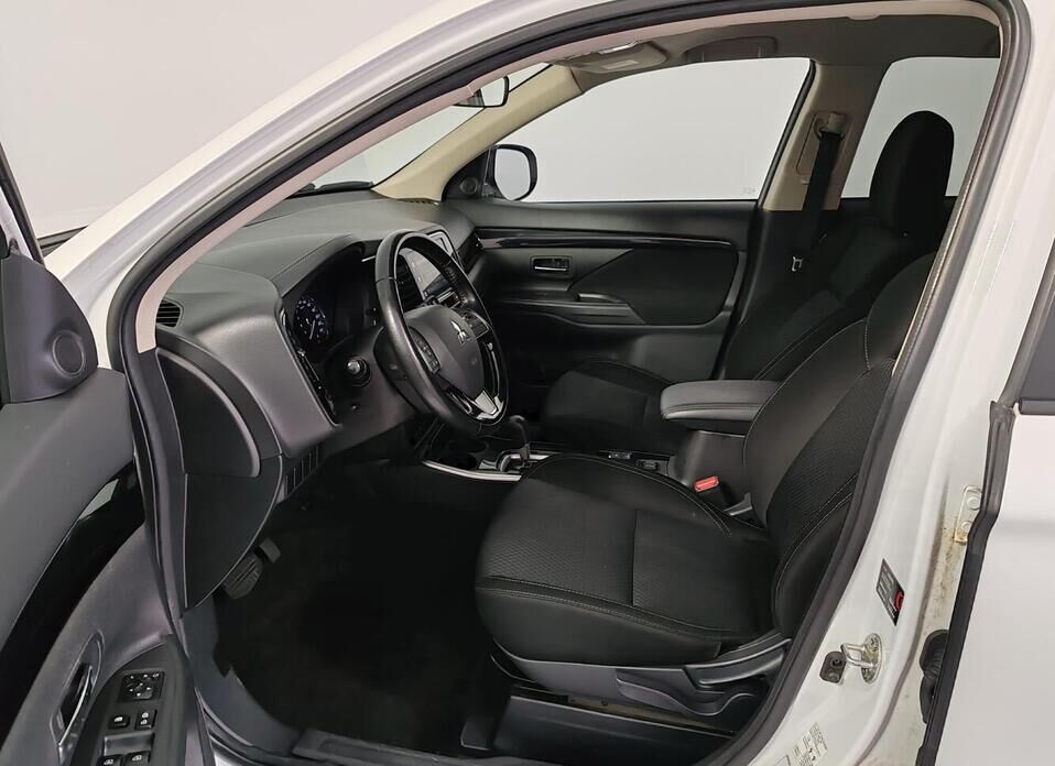 Mitsubishi Outlander, III Рестайлинг 2 2.0 CVT (146 л.с.) 4WD