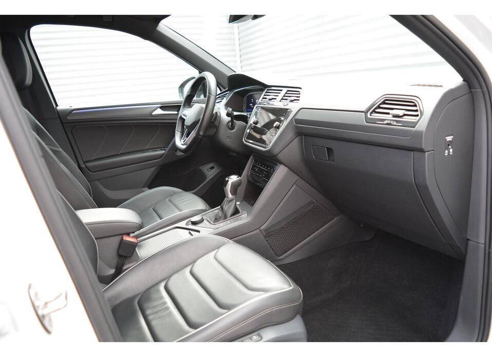 Volkswagen Tiguan, II Рестайлинг 2.0 AMT (180 л.с.) 4WD