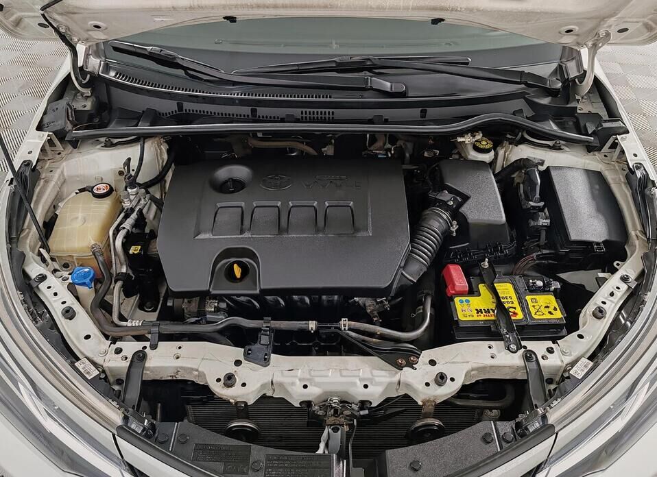 Toyota Corolla, XI (E160, E170) Рестайлинг 1.6 CVT (122 л.с.)