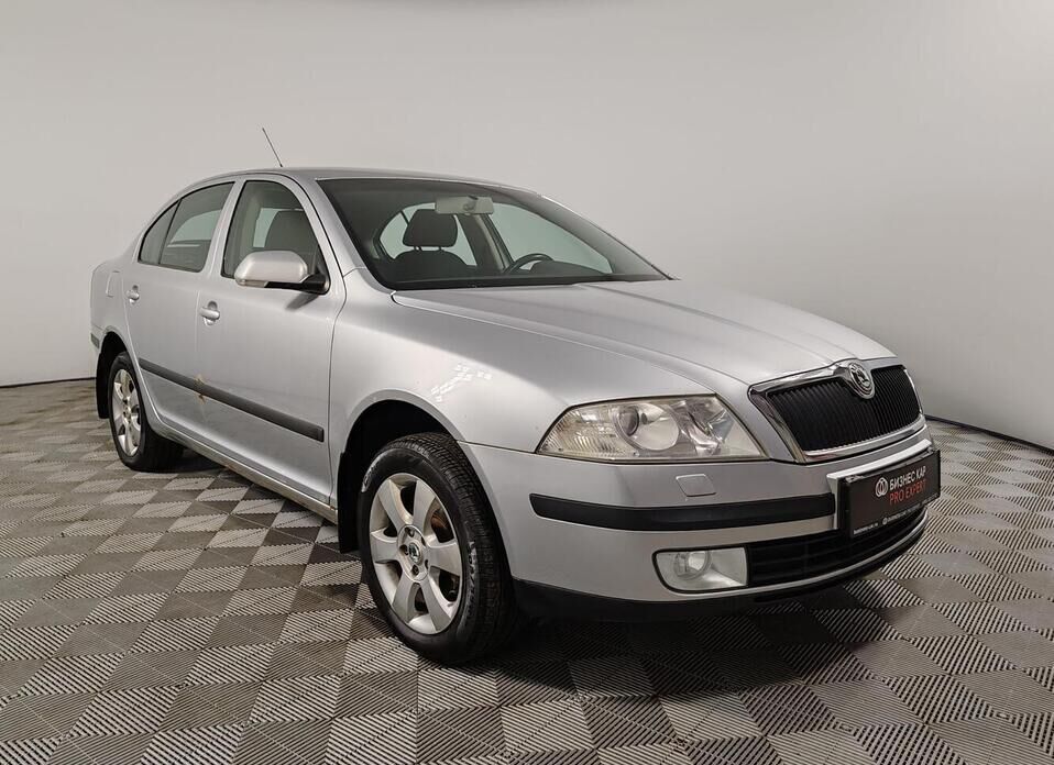 Skoda Octavia, II (A5) 1.6 MT (102 л.с.)