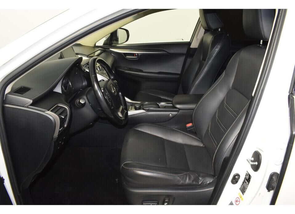 Lexus NX, I 200t 2.0 AT (238 л.с.) 4WD