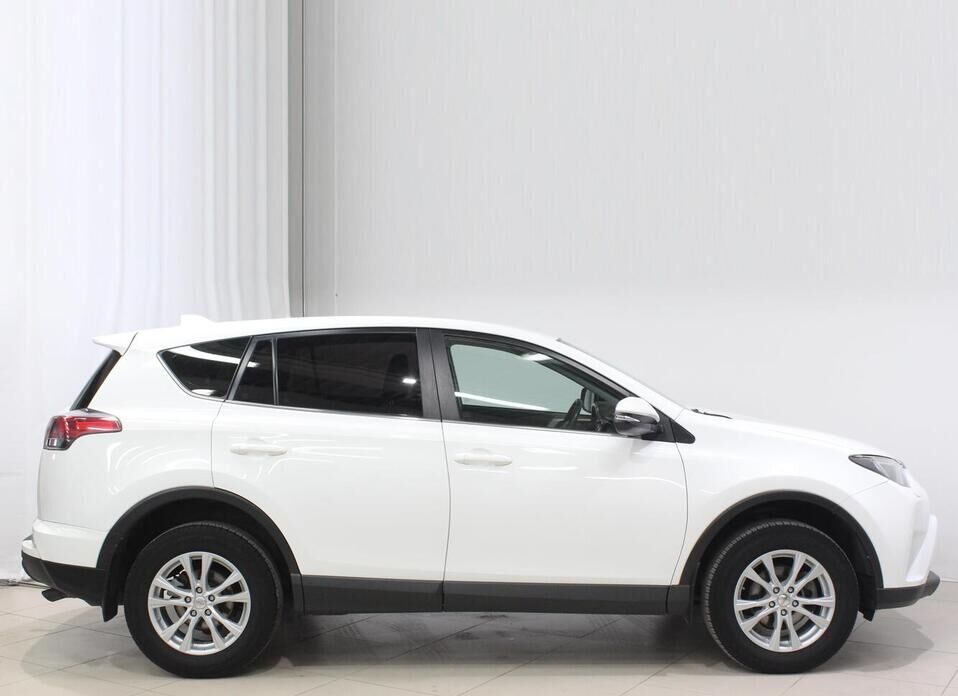 Toyota RAV4 2.0 MT (146 л.с.)