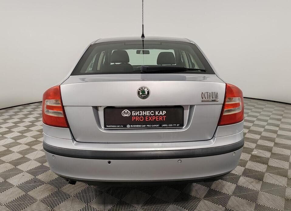 Skoda Octavia, II (A5) 1.6 MT (102 л.с.)