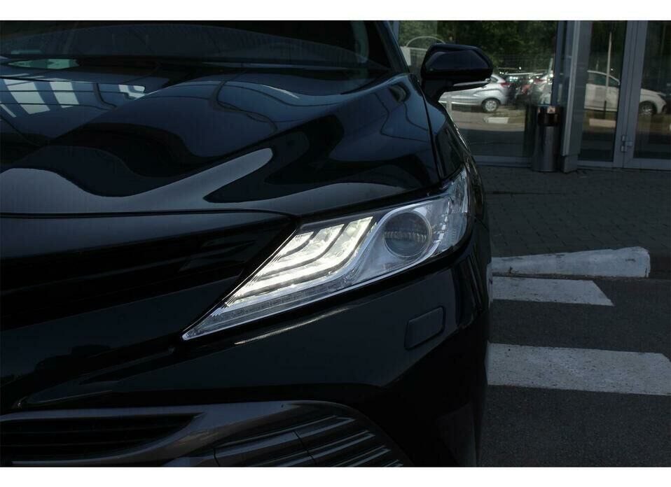 Toyota Camry 2.5 AT (181 л.с.)