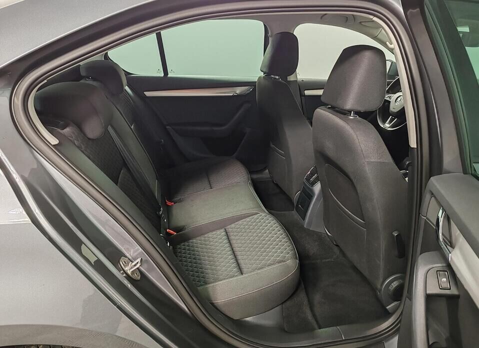 Skoda Octavia, III (A7) 1.6 MT (110 л.с.)
