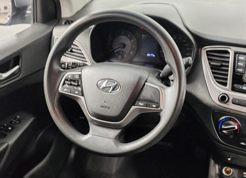 Hyundai Solaris, II Рестайлинг 1.6 AT (123 л.с.)