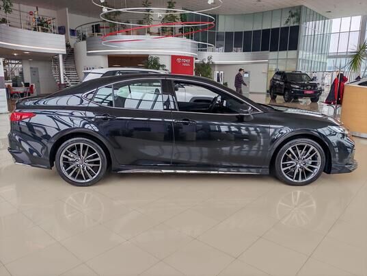 Toyota Camry, 2025&nbsp;г., 18&nbsp;км