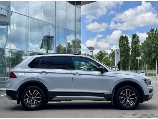 Volkswagen Tiguan, 2018&nbsp;г., 130&nbsp;239&nbsp;км