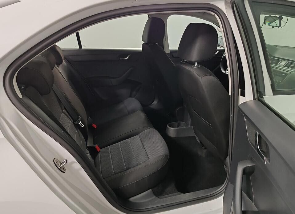 Skoda Rapid, I 1.6 MT (105 л.с.)