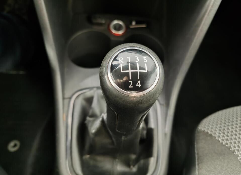 Volkswagen Polo, V 1.6 MT (105 л.с.)
