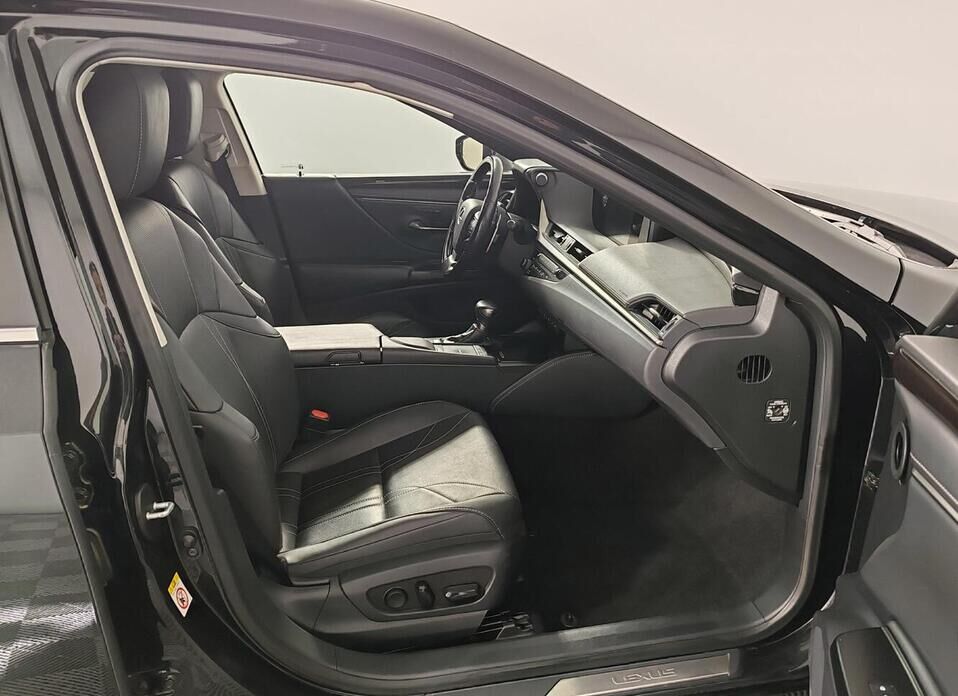 Lexus ES, VII 250 2.5 AT (200 л.с.)