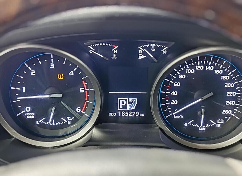 Toyota Land Cruiser, 200 Series Рестайлинг 1 4.5d AT (235 л.с.) 4WD