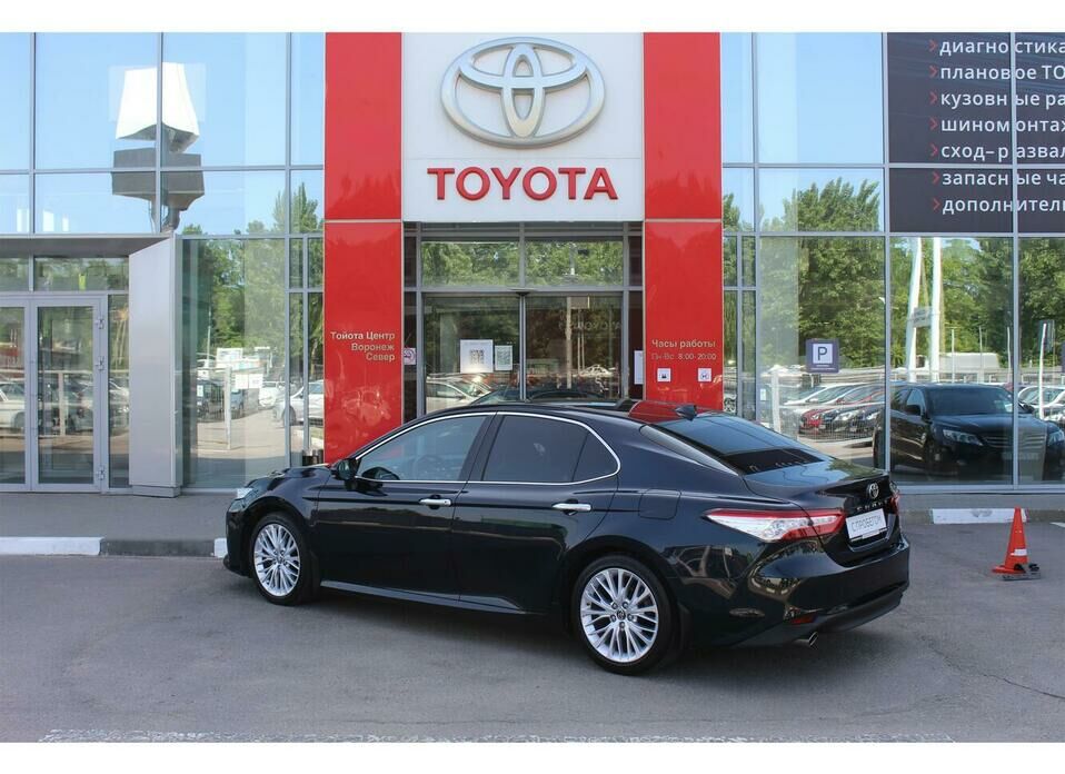 Toyota Camry 2.5 AT (181 л.с.)