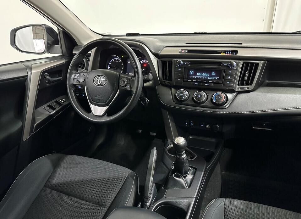 Toyota RAV4 2.0 MT (146 л.с.)
