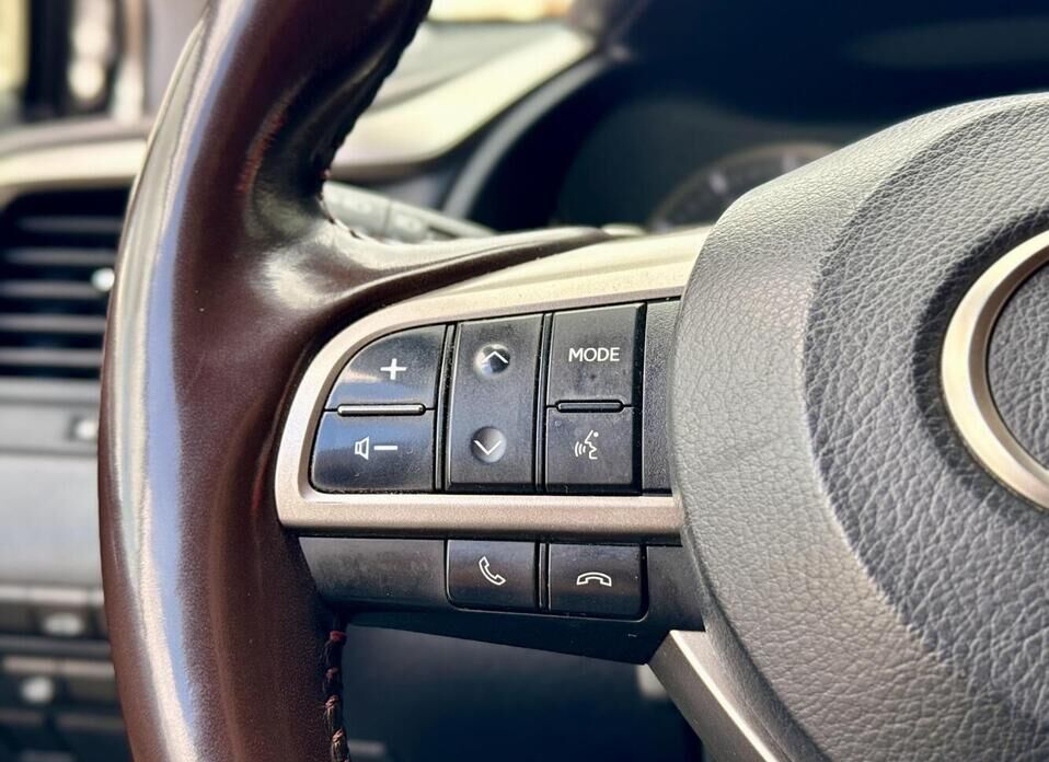 Lexus RX, IV Рестайлинг 300 2.0 AT (238 л.с.) 4WD