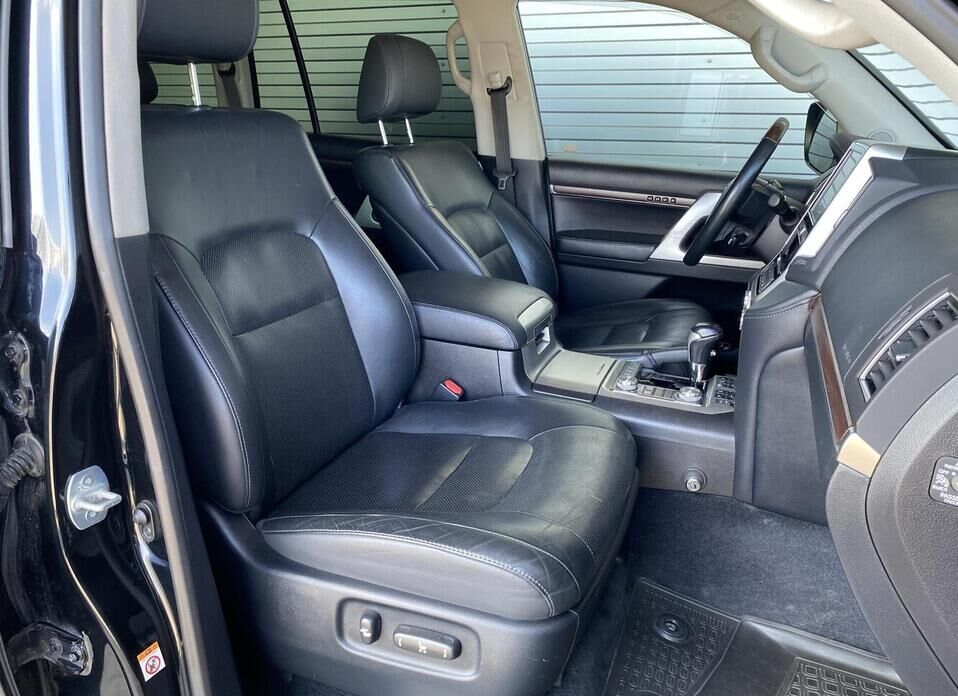 Toyota Land Cruiser, 200 Series Рестайлинг 2 4.5d AT (249 л.с.) 4WD