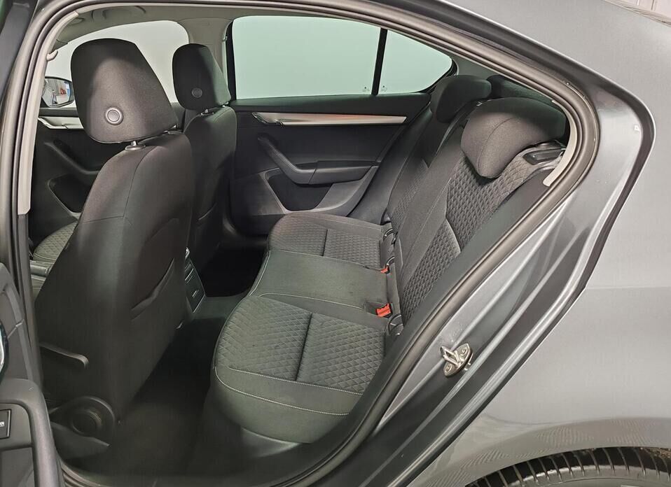 Skoda Octavia, III (A7) 1.6 MT (110 л.с.)