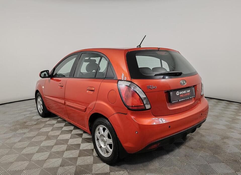 Kia Rio, II Рестайлинг 1.4 AT (95 л.с.)