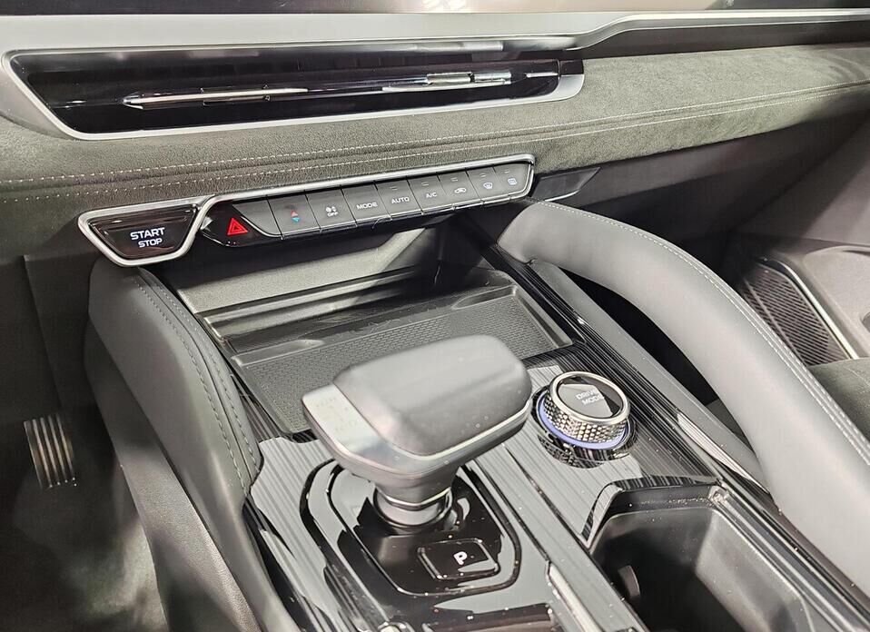 Geely Monjaro, I 2.0 AT (238 л.с.) 4WD