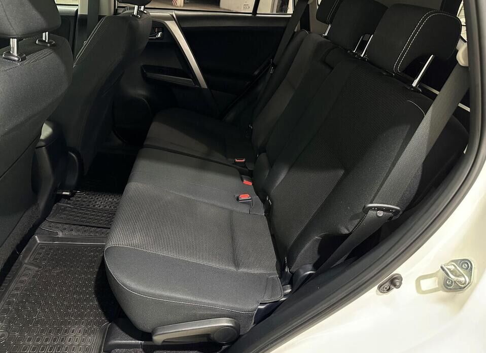Toyota RAV4 2.0 MT (146 л.с.)