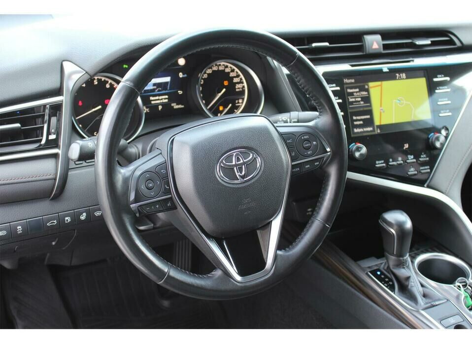Toyota Camry 2.5 AT (181 л.с.)