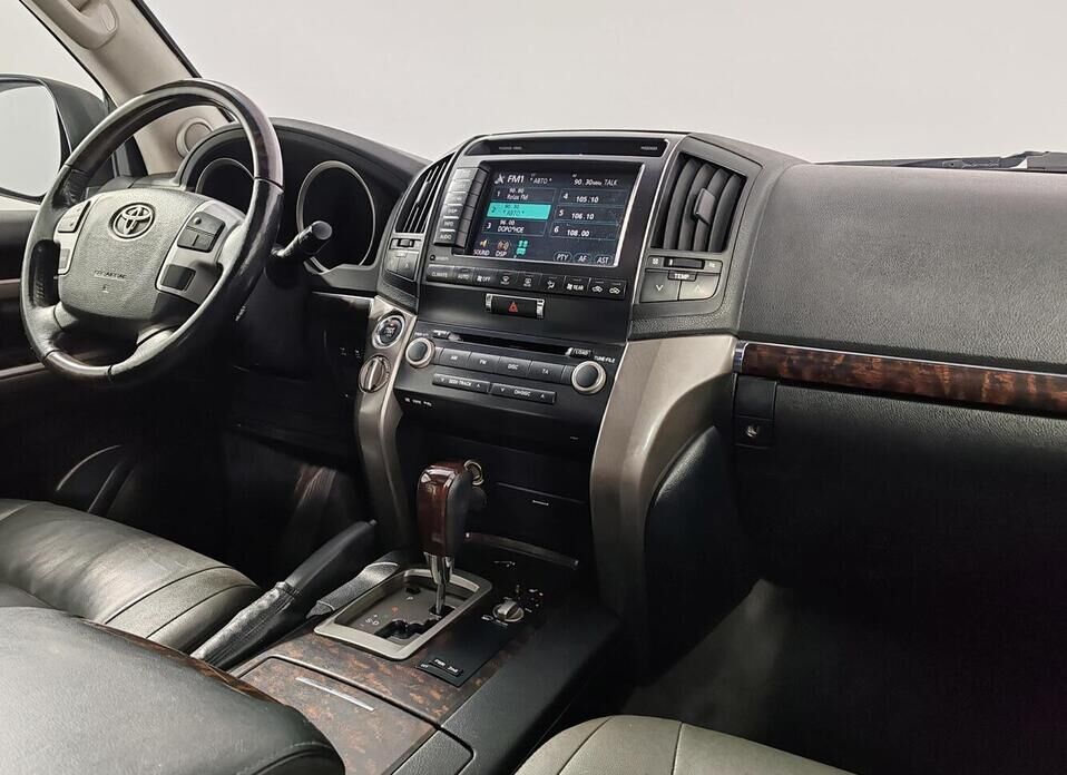 Toyota Land Cruiser, 200 Series 4.7 AT (288 л.с.) 4WD