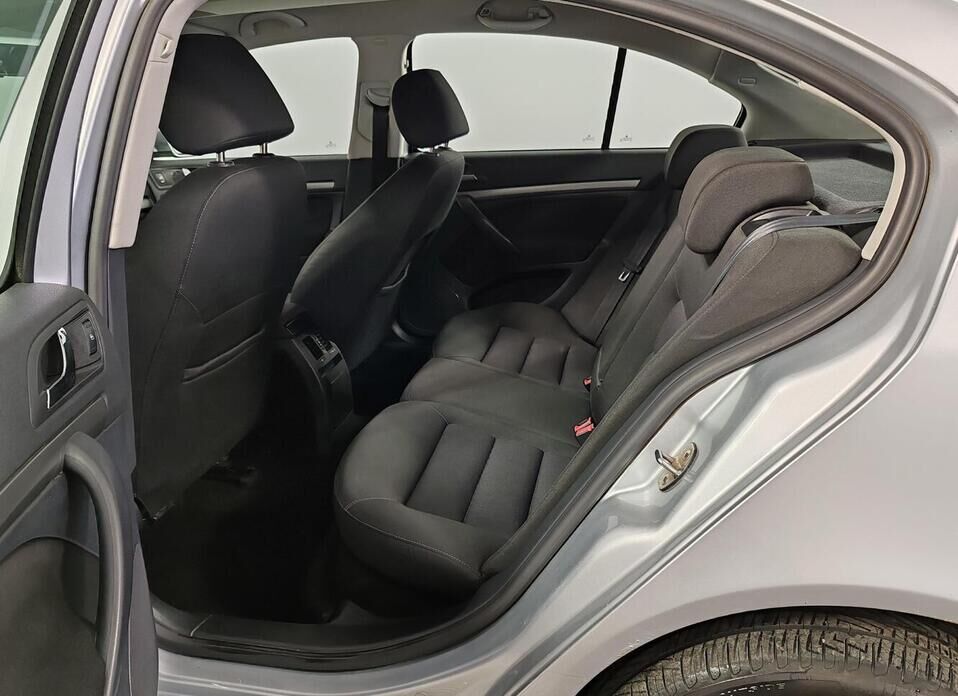 Skoda Octavia, II (A5) 1.6 MT (102 л.с.)
