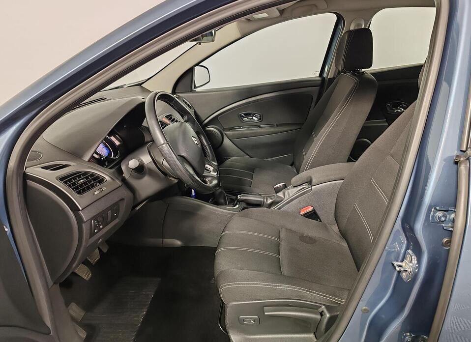 Renault Fluence, I Рестайлинг 1.6 MT (106 л.с.)