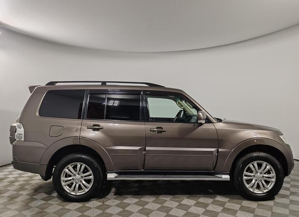Mitsubishi Pajero, IV Рестайлинг 1 3.0 AT (178 л.с.) 4WD