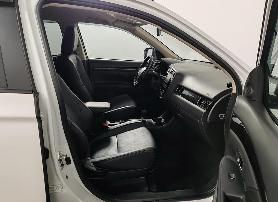 Mitsubishi Outlander, III Рестайлинг 2 2.0 CVT (146 л.с.) 4WD