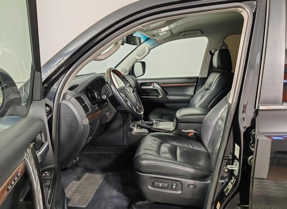 Toyota Land Cruiser, 200 Series Рестайлинг 2 4.5d AT (249 л.с.) 4WD