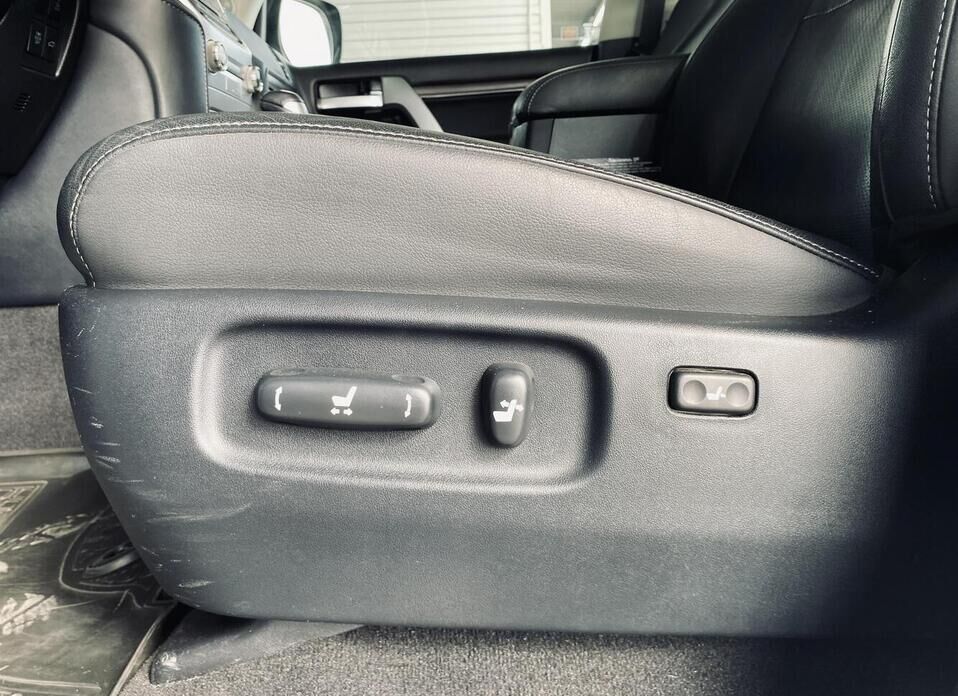 Toyota Land Cruiser, 200 Series Рестайлинг 2 4.5d AT (249 л.с.) 4WD