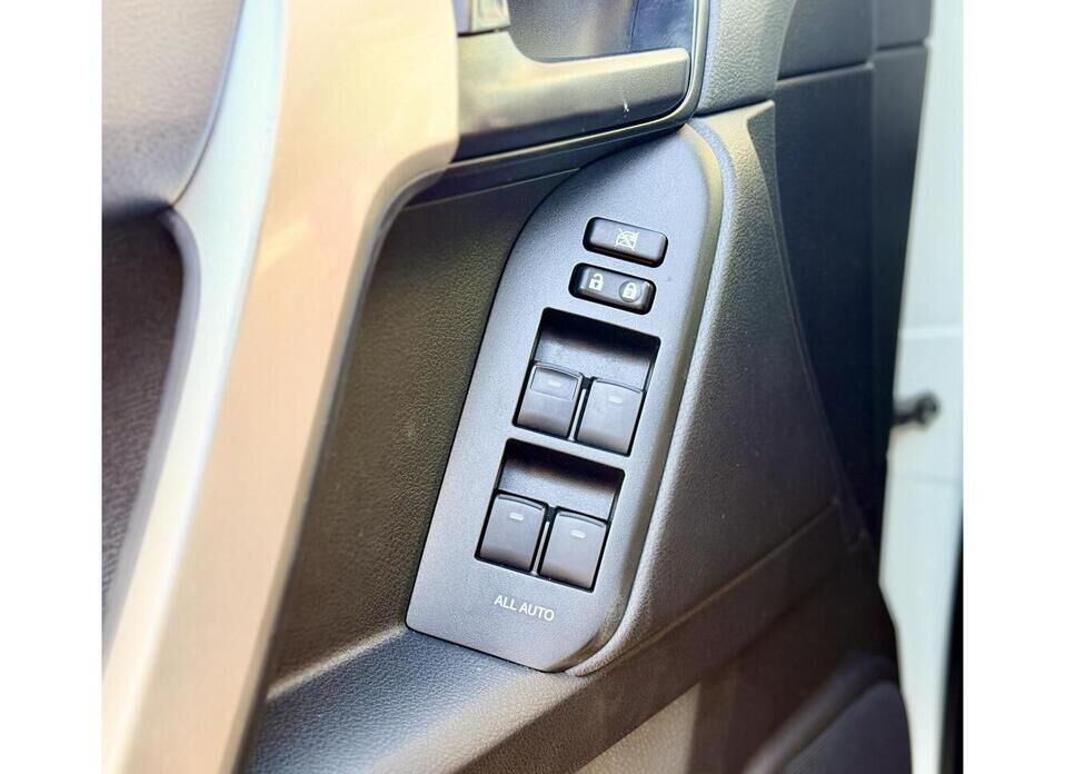 Toyota Land Cruiser Prado, 150 Series Рестайлинг 2 2.8d AT (177 л.с.) 4WD