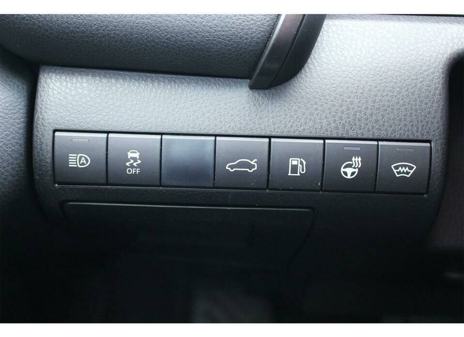 Toyota Camry 2.5 AT (181 л.с.)