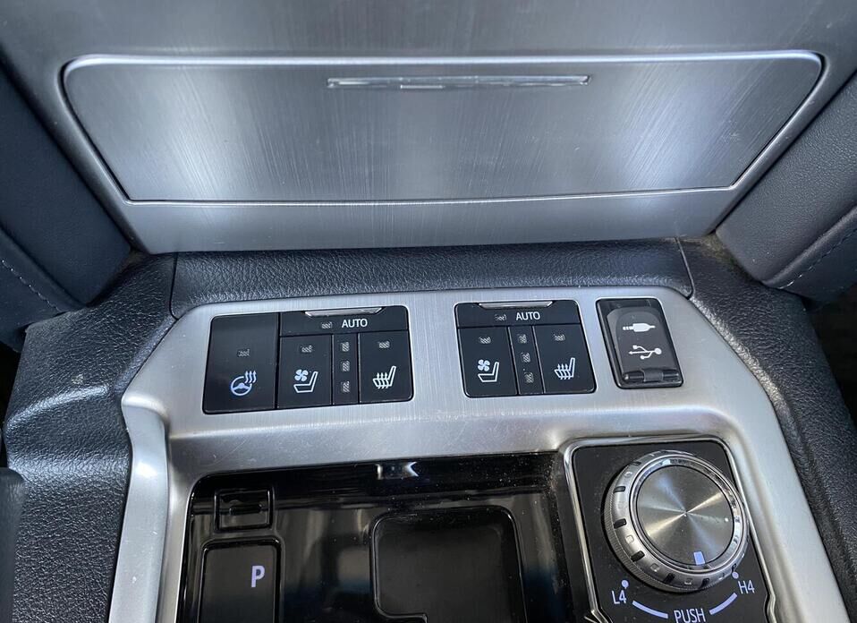 Toyota Land Cruiser, 200 Series Рестайлинг 2 4.5d AT (249 л.с.) 4WD