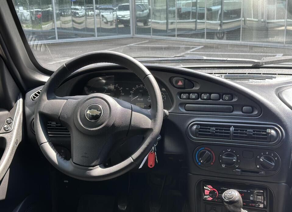Chevrolet Niva, I Рестайлинг 1.7 MT (80 л.с.) 4WD