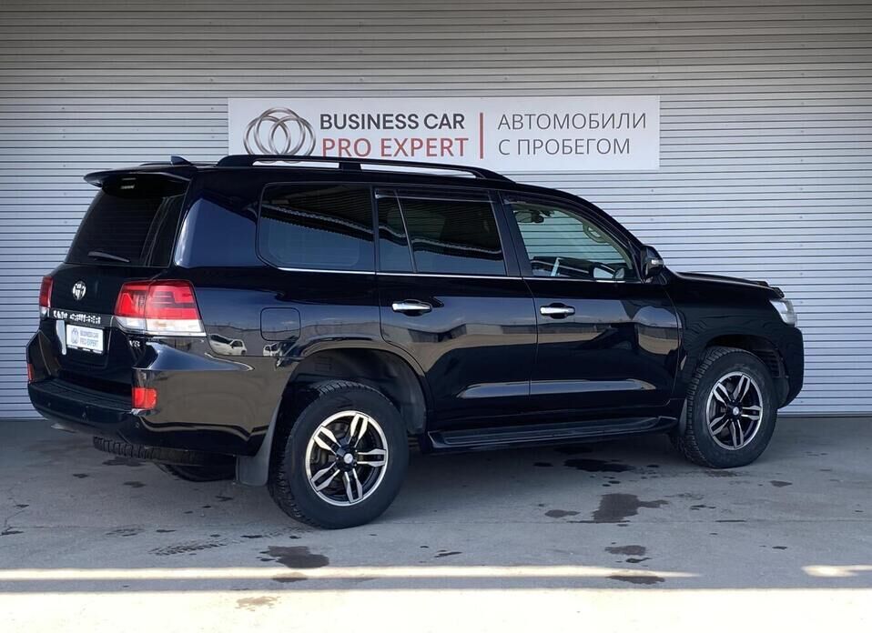 Toyota Land Cruiser, 200 Series Рестайлинг 2 4.5d AT (249 л.с.) 4WD