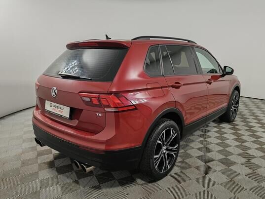 Volkswagen Tiguan, 2017&nbsp;г., 214&nbsp;327&nbsp;км