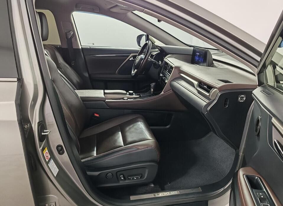 Lexus RX, IV 300 2.0 AT (238 л.с.) 4WD